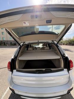 2014 BMW X5 sDrive35i — Cargo space